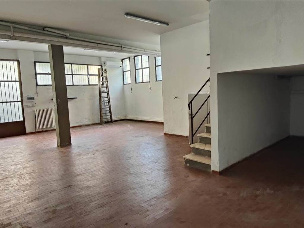 locale commerciale in affitto a Firenze in zona Novoli