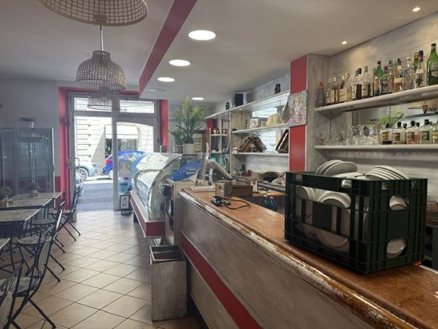 negozio in affitto a Firenze in zona Le Cure