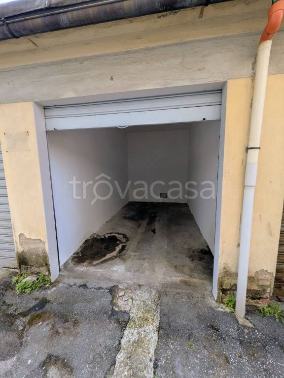 locale di sgombero in affitto a Firenze in zona Isolotto