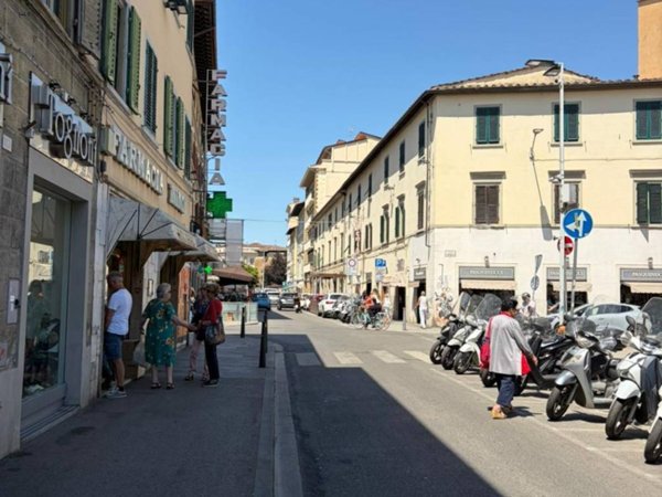 negozio in affitto a Firenze in zona Campo di Marte