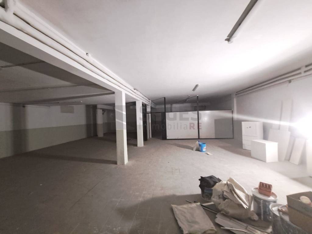 locale commerciale in affitto a Firenze in zona Rovezzano