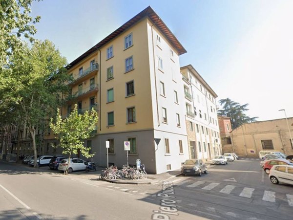 negozio in affitto a Firenze in zona Campo di Marte