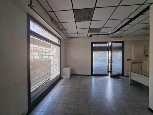 negozio in affitto a Firenze in zona Legnaia