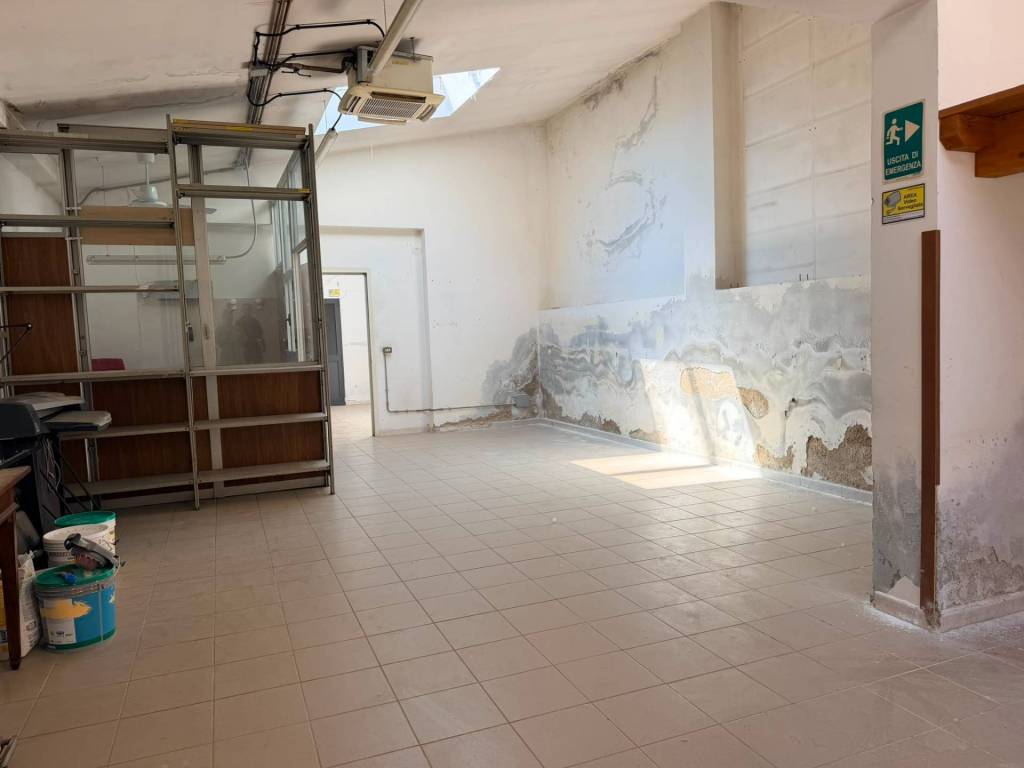 negozio in affitto a Firenze in zona Romito