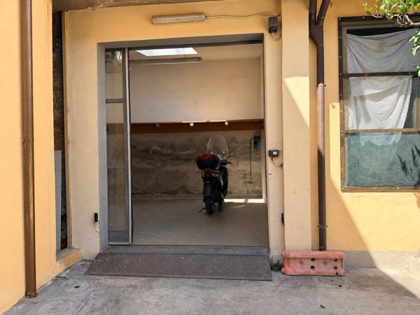locale commerciale in affitto a Firenze in zona Romito