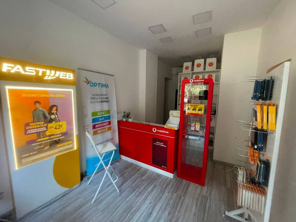 negozio in affitto a Firenze in zona Campo di Marte