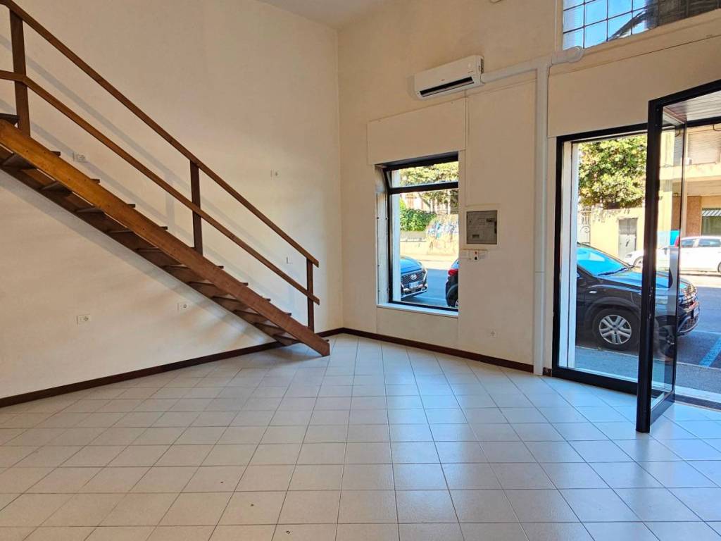 negozio in affitto a Firenze in zona Coverciano