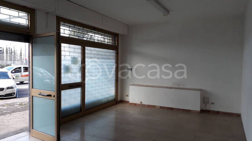negozio in affitto a Firenze in zona Soffiano