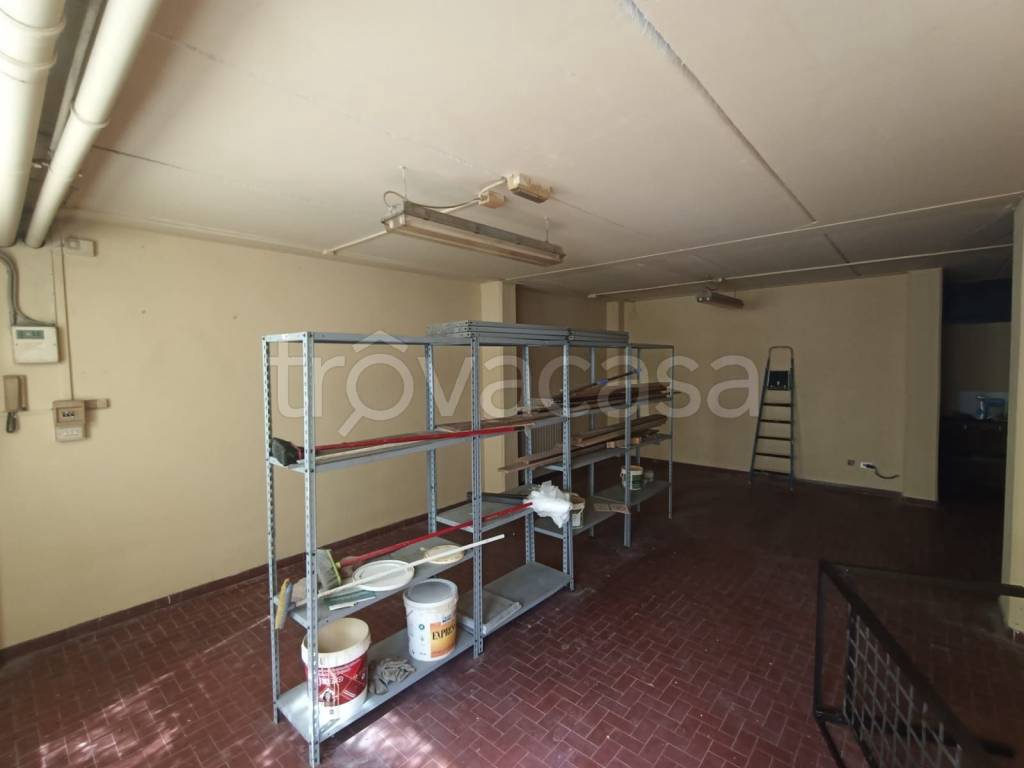locale commerciale in affitto a Firenze in zona Cintoia