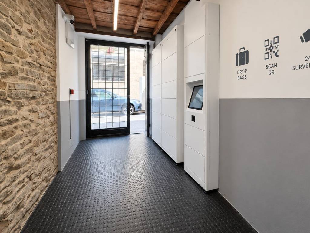negozio in affitto a Firenze in zona Centro San Frediano