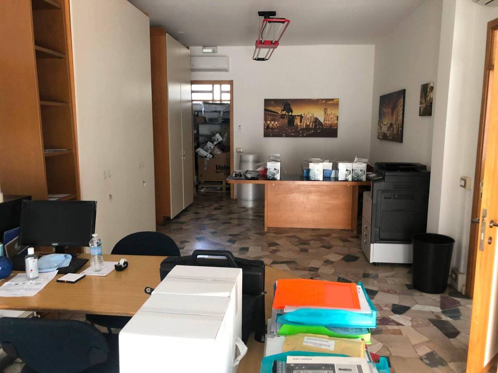 negozio in affitto a Firenze in zona Soffiano