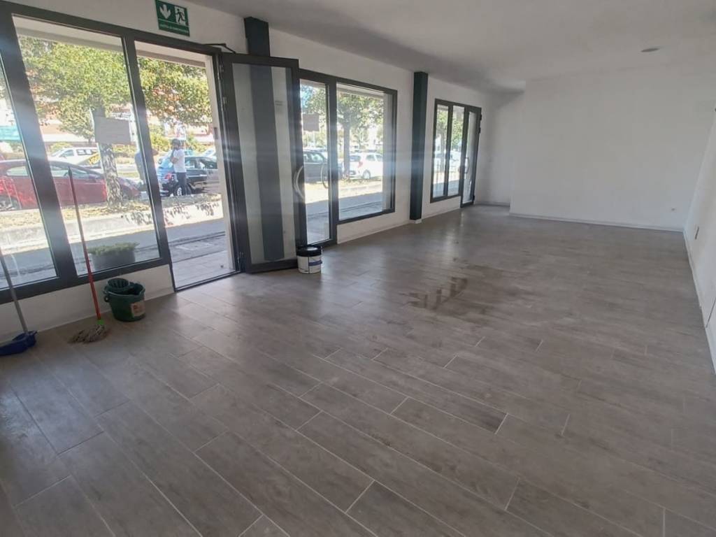 negozio in affitto a Firenze in zona Isolotto