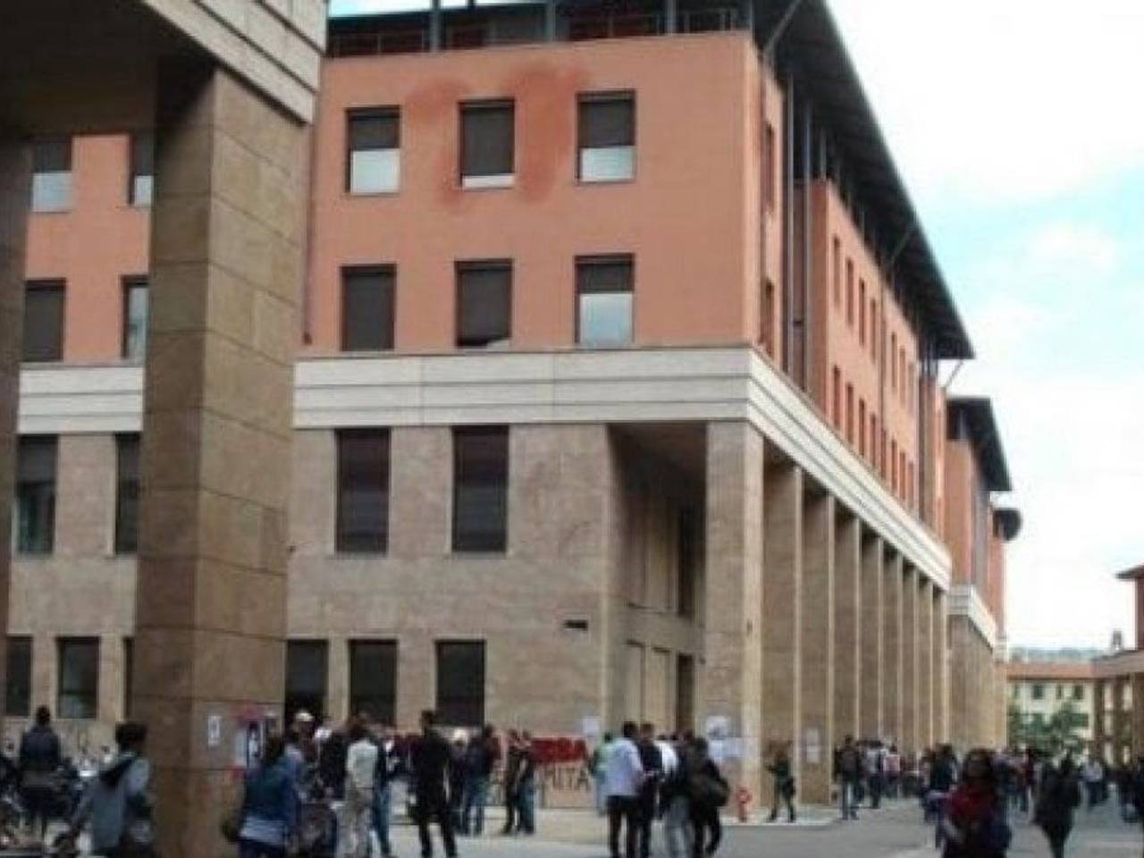 negozio in affitto a Firenze in zona Rifredi