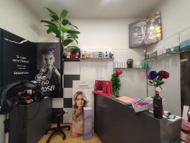 negozio in affitto a Firenze in zona Le Cure