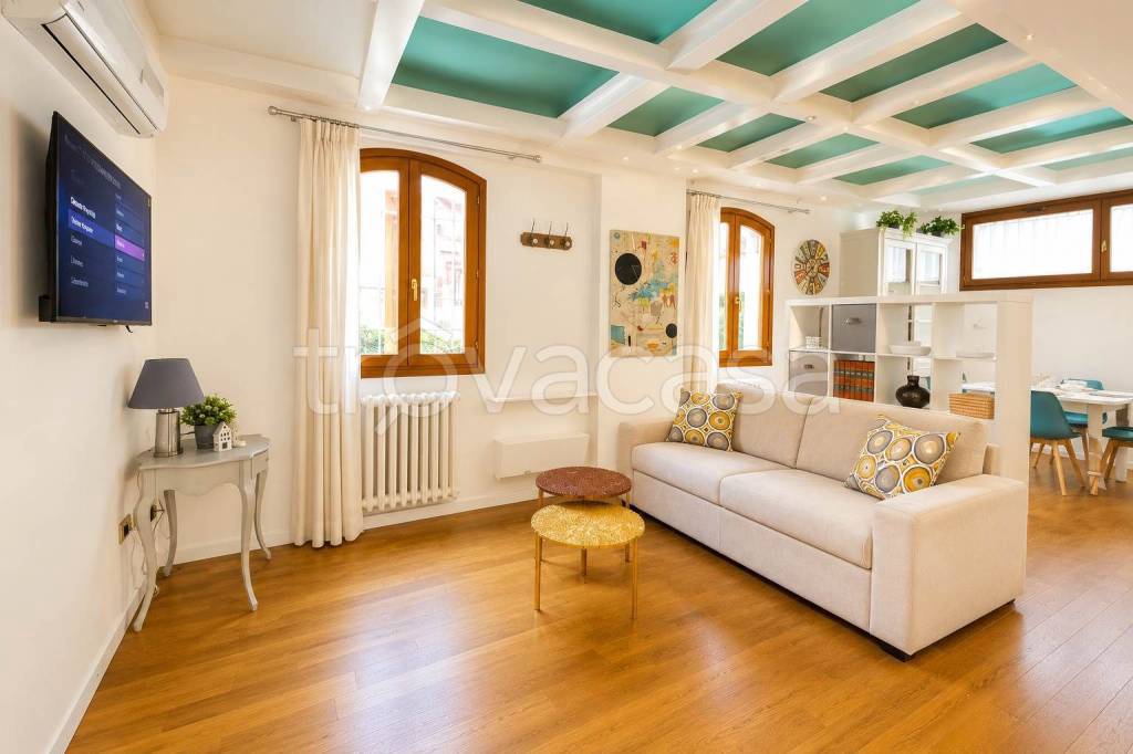 appartamento in affitto a Firenze in zona Ognissanti