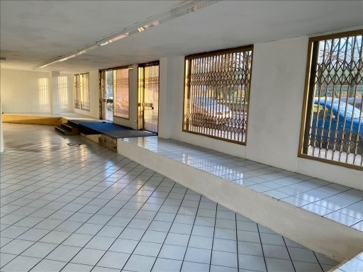 negozio in affitto a Firenze in zona Isolotto