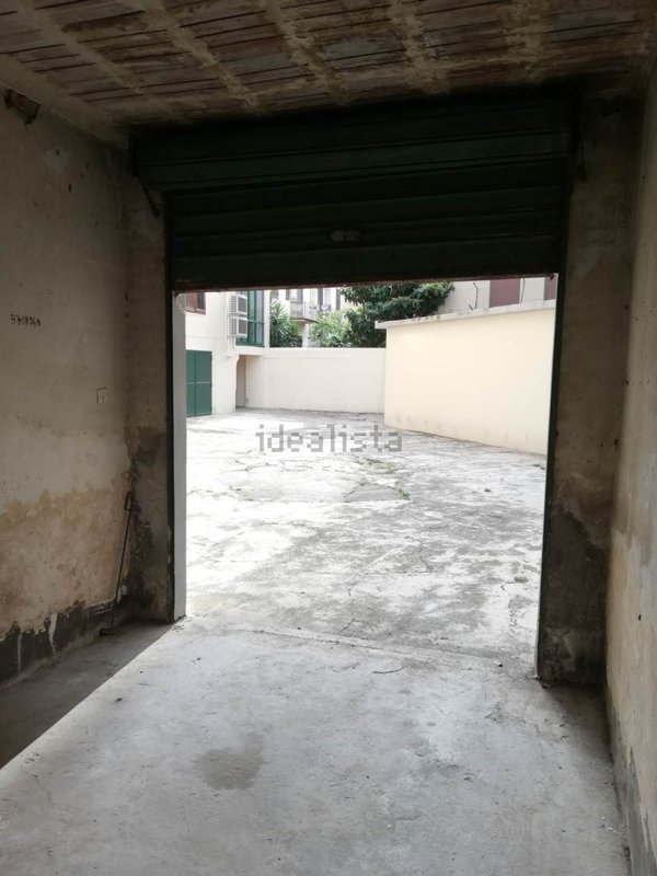 box auto in affitto a Firenze in zona Statuto