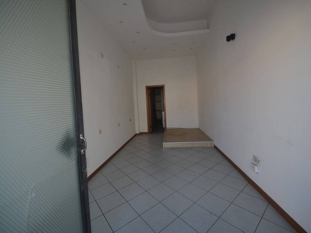 locale commerciale in affitto a Firenze