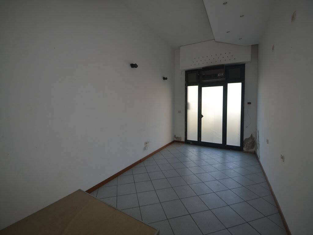 locale commerciale in affitto a Firenze