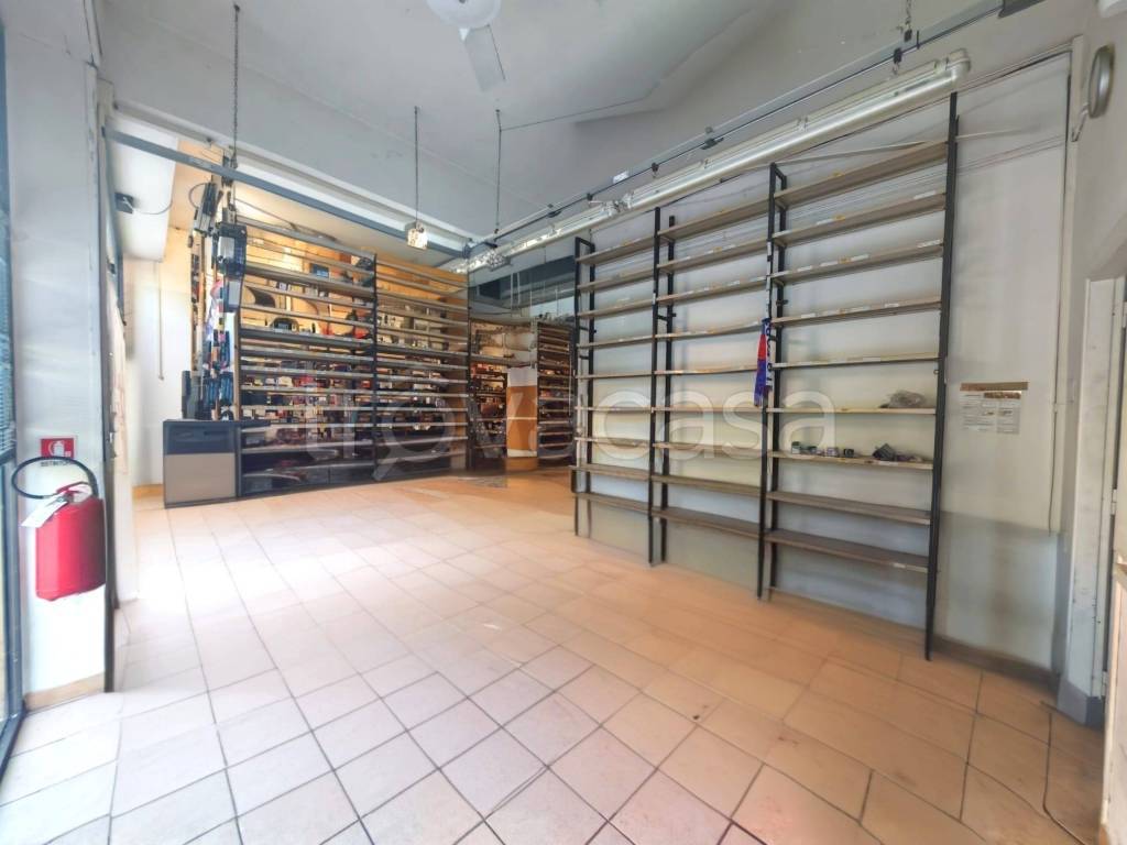 locale commerciale in affitto a Firenze in zona Coverciano