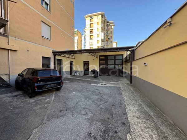 locale commerciale in affitto a Firenze in zona Novoli