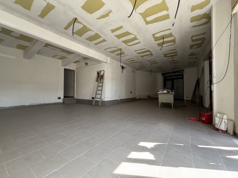 negozio in affitto a Firenze in zona Statuto