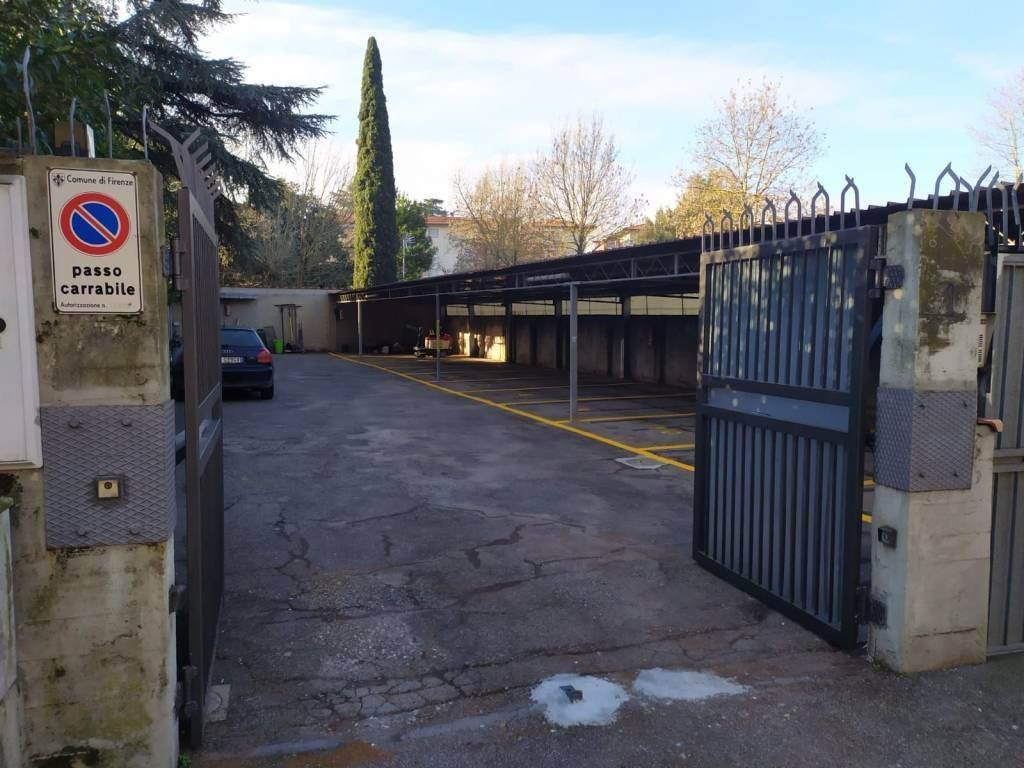 box auto in affitto a Firenze in zona Ponte a Greve