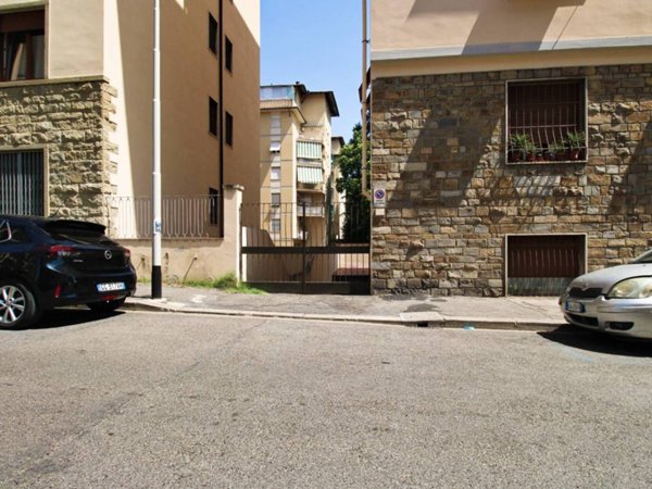 box auto in affitto a Firenze in zona Campo di Marte