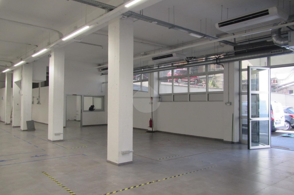 locale commerciale in affitto a Firenze in zona Novoli