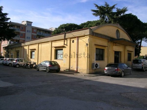 locale commerciale in affitto a Firenze in zona Careggi