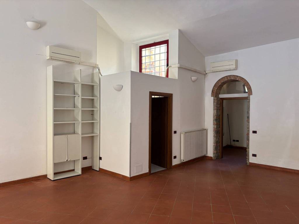 locale commerciale in affitto a Firenze