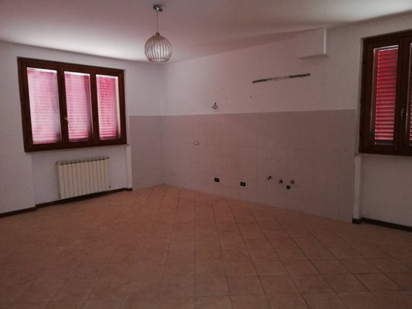 locale di sgombero in affitto a Gambassi Terme