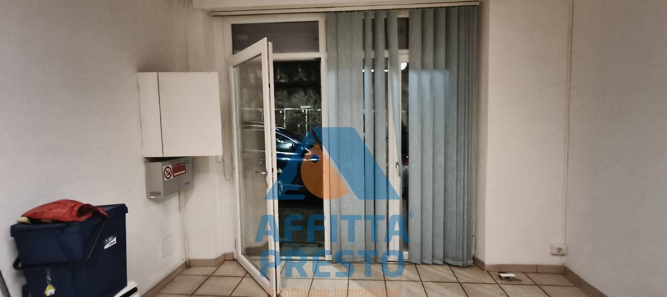 negozio in affitto a Lastra a Signa