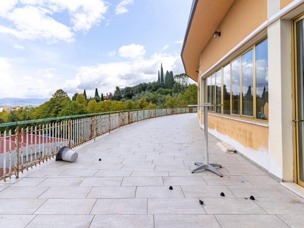 locale commerciale in affitto a Lastra a Signa