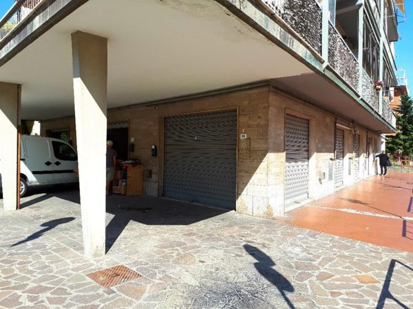 negozio in affitto a Lastra a Signa