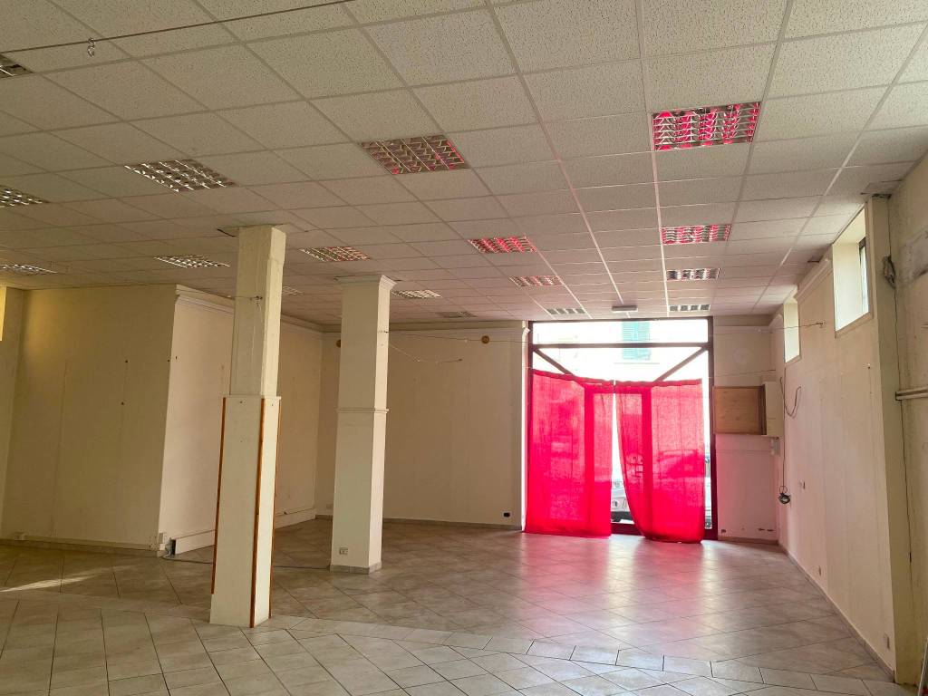 negozio in affitto a Lastra a Signa