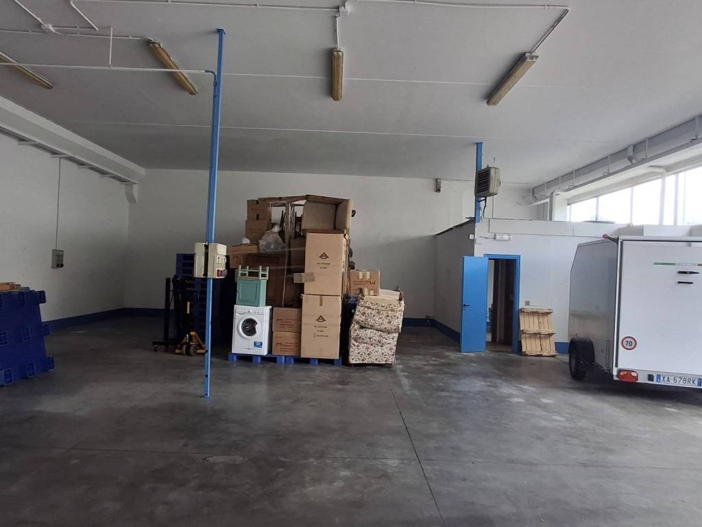 locale commerciale in affitto a Lastra a Signa in zona Stagno