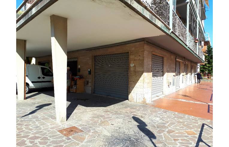 negozio in affitto a Lastra a Signa