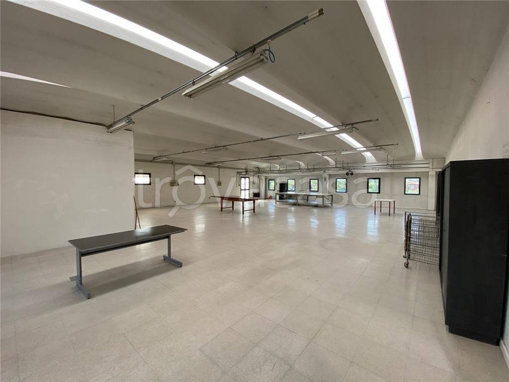 locale commerciale in affitto a Lastra a Signa