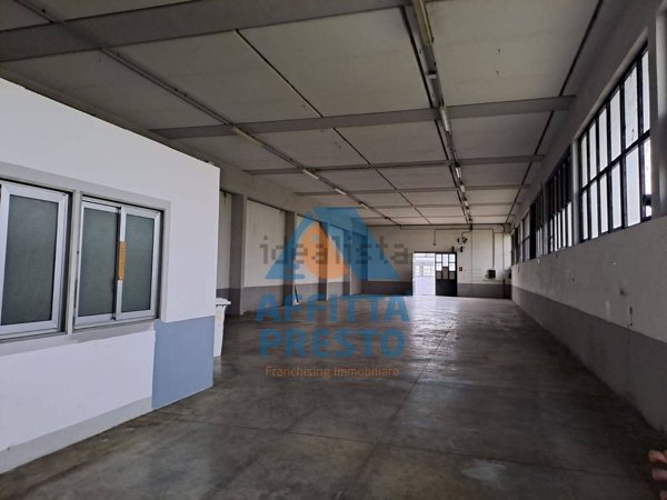 locale commerciale in affitto a Lastra a Signa in zona Calcinaia