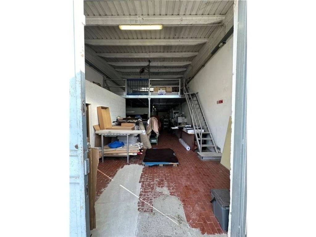 locale commerciale in affitto a Montelupo Fiorentino