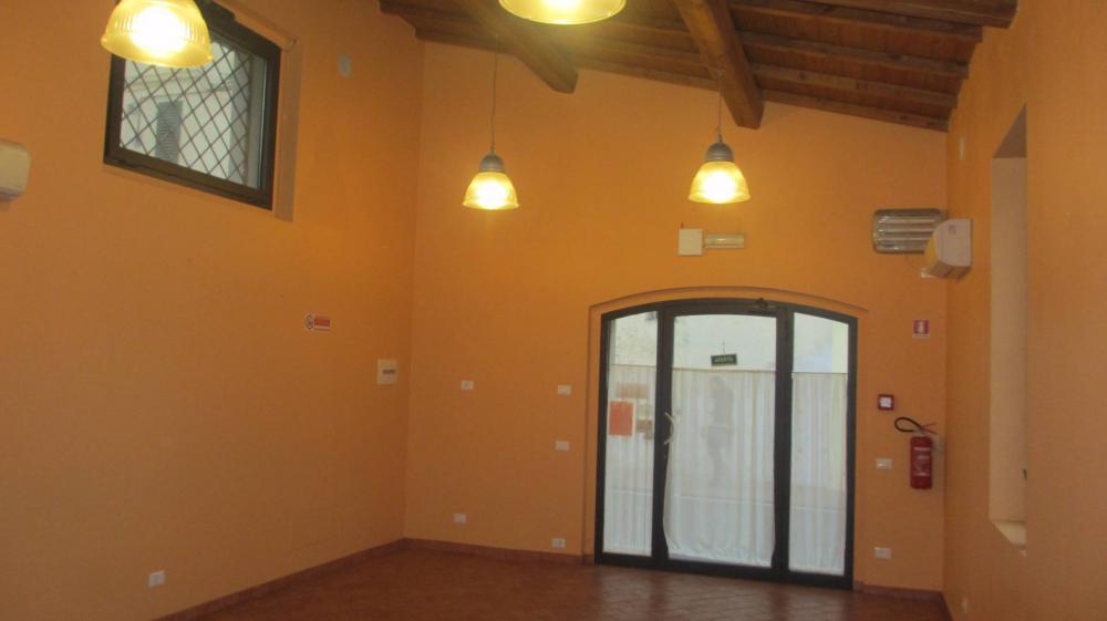 locale commerciale in affitto a Montelupo Fiorentino