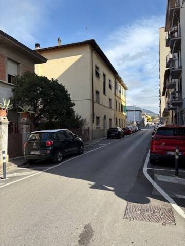 negozio in affitto a Pelago in zona San Francesco