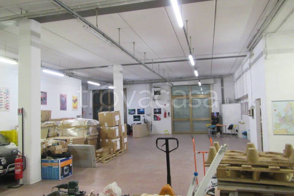 locale commerciale in affitto a Pontassieve