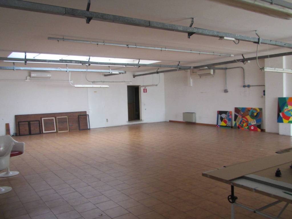 locale commerciale in affitto a Pontassieve