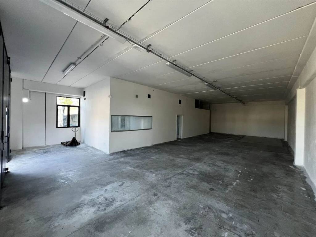 locale commerciale in affitto a Reggello