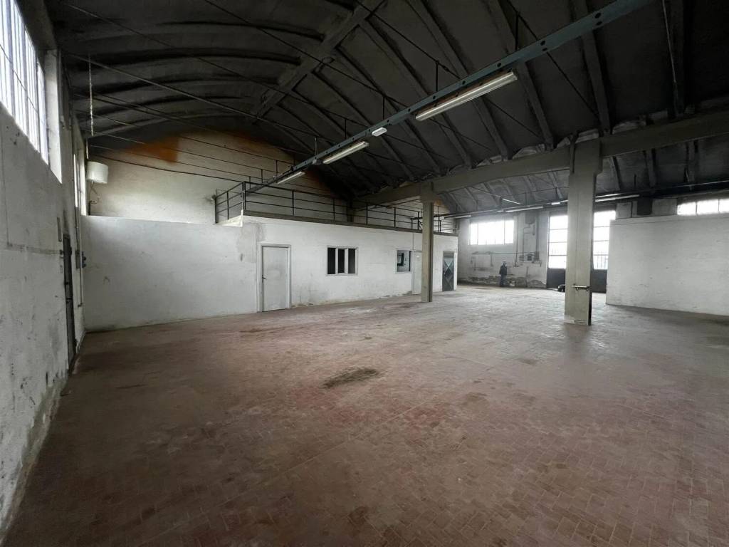 locale commerciale in affitto a Reggello