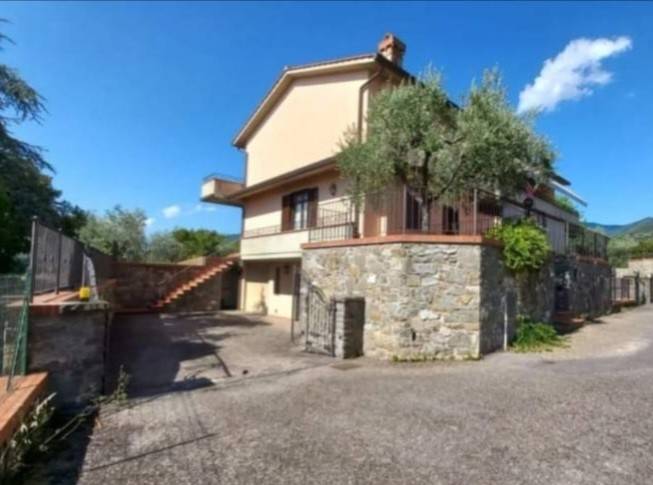 casa indipendente in affitto a Reggello