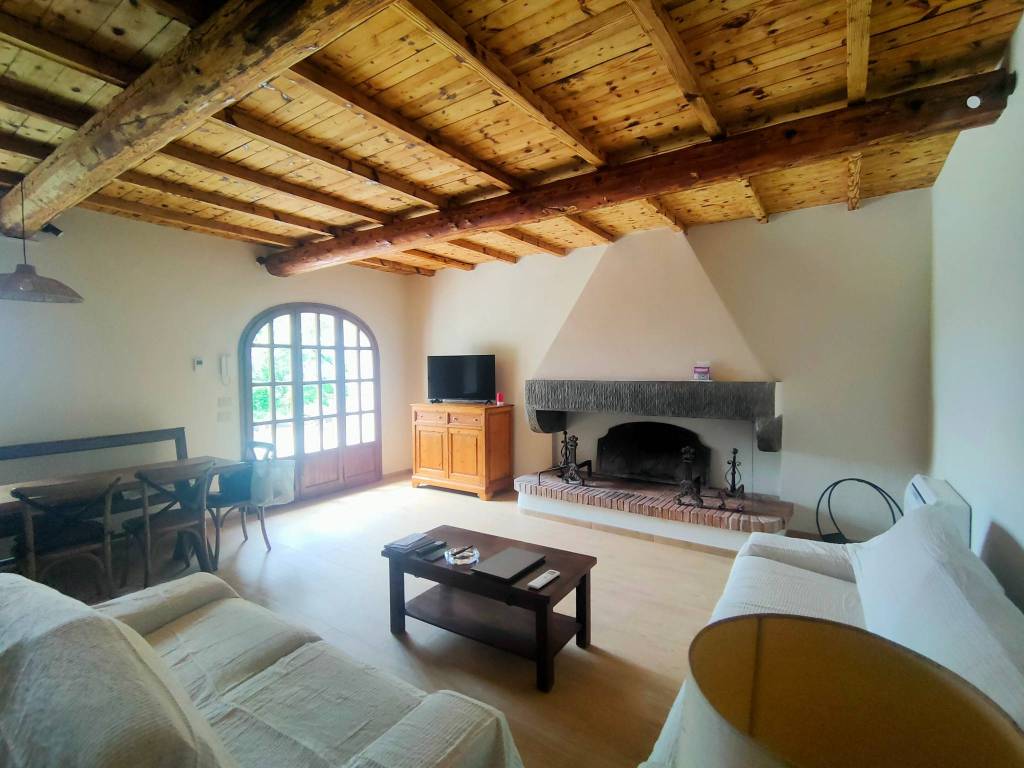 intera palazzina in affitto a Reggello