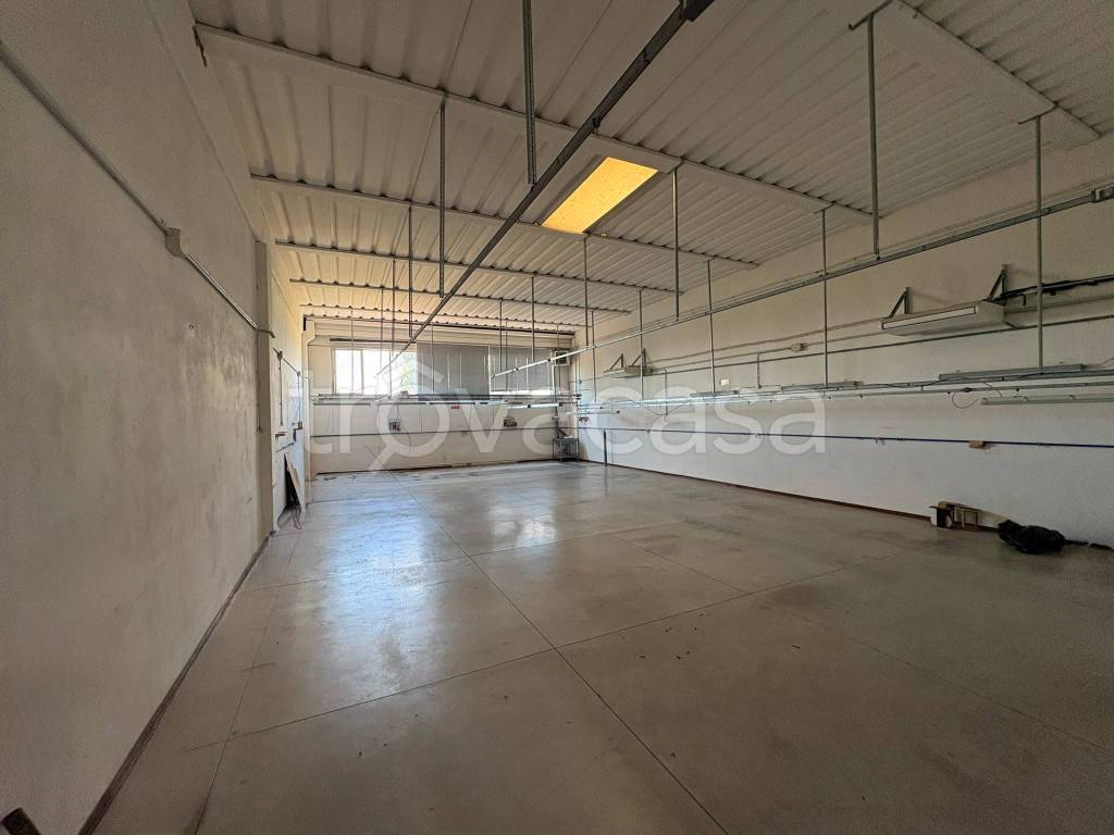 locale commerciale in affitto a Reggello
